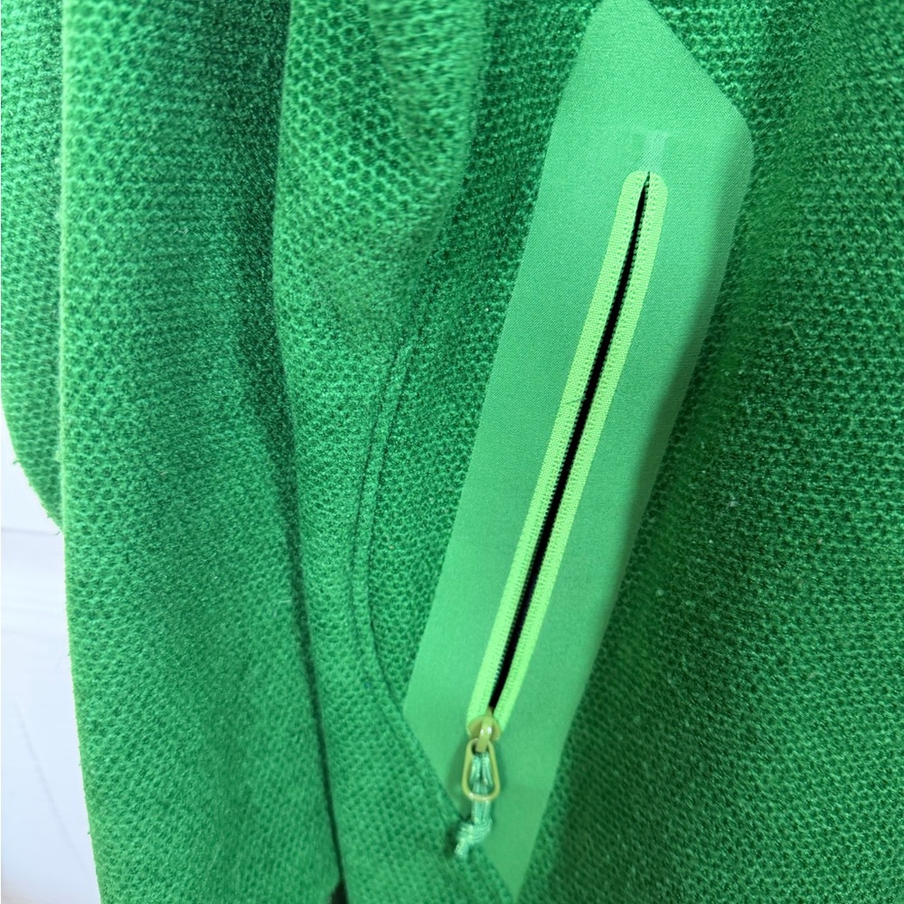 Arc'teryx Women’s Bright Green Full-Zip Textured Fleece Jacket - Picture 6 of 11